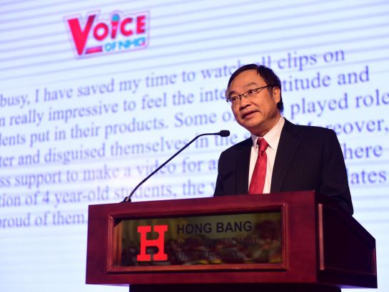 “I believe that the contest must be both the beginning and the transitional steps on the way students go beyond their limits to become active citizens who are willing to inspire people around with positive energy.” said Dr. Dinh Quang Nuong – Deputy CEO of NHG in his opening speech at the finale of Voice of Nguyen Hoang 2017 – 2018