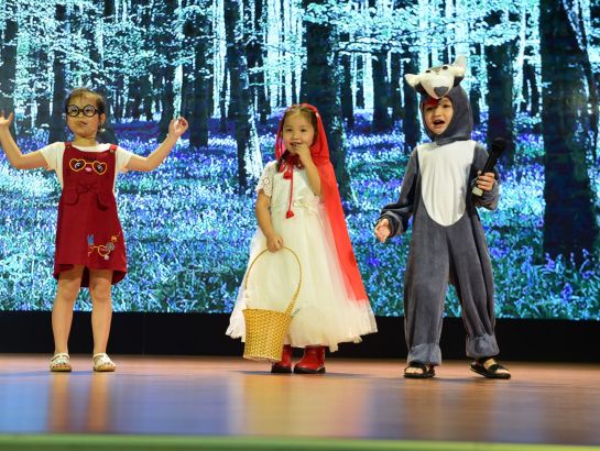 Dang Ngoc My Tu, Chau Xuan Khanh and Duong Gia Phat from iSchool Tra Vinh made a great impression with their story: “Little Red Riding Hood.”