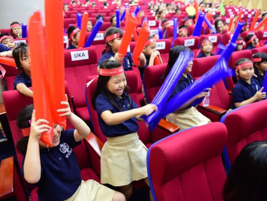 Supporters from SGA, iSchool, UKA and SNA stirred up the atmosphere