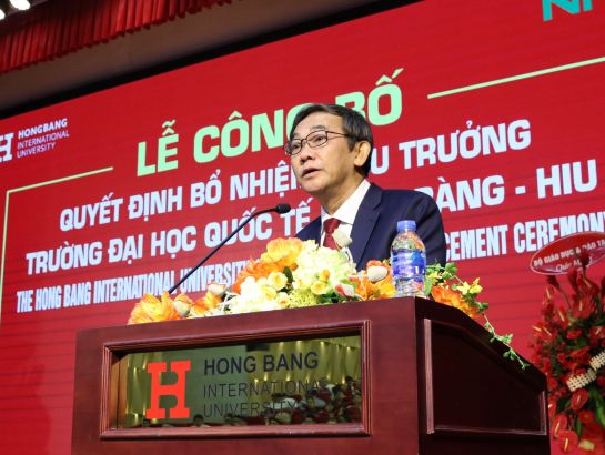 Associate Professor, Dr. Ho Thanh Phong, the new president of HIU giving speech at the event.