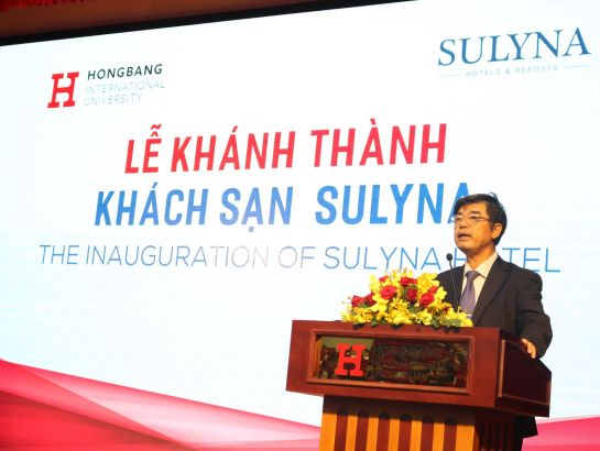 Prof.Dr. Thai Ba Can - President of Hong Bang International University giving a speech at the inauguration ceremony.