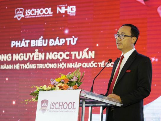 Ông Nguyễn Ngọc Tuấn – Giám đốc Điều hành hệ thống iSchool phát biểu tại buổi lễ.