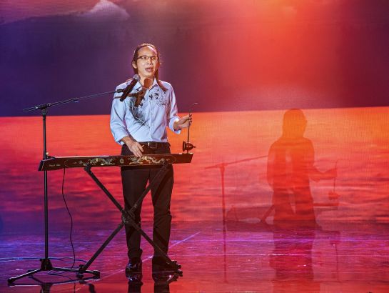 Musician Ha Chuong shares that he has never seen his mother.