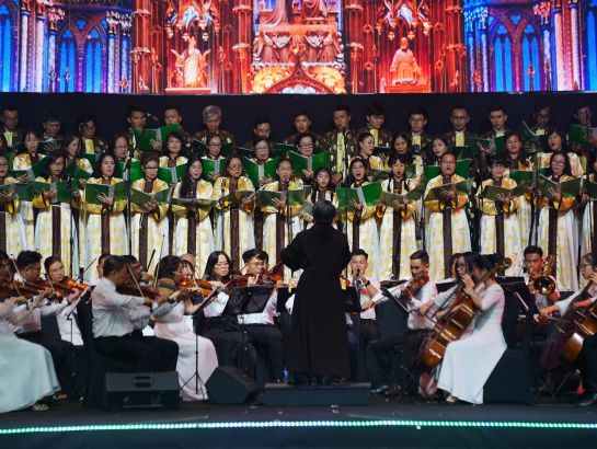 The colorful stage of the music night "Christmas Gifts 2020 - Light of Love".