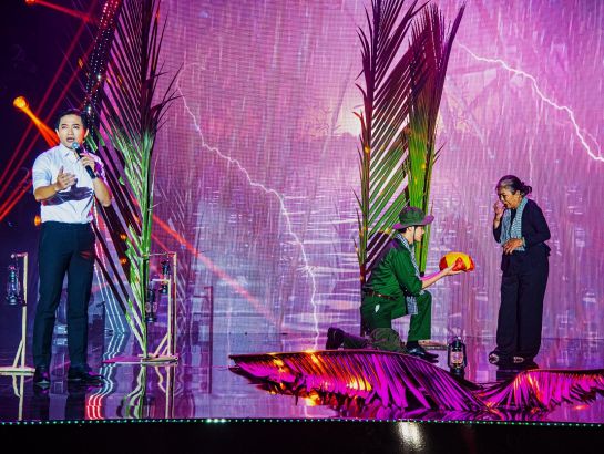 Emotional scene of "Huyen thoai me” (Legendary Mother).