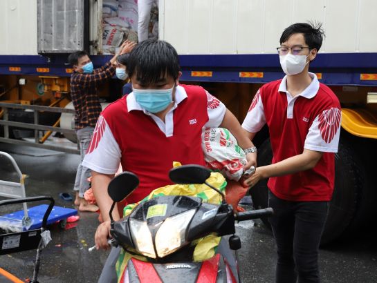 Students in the NHG system join relief work