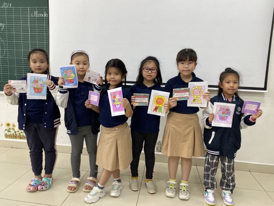 UKers Ha Long students showcase their talent as painters and draw their mothers.