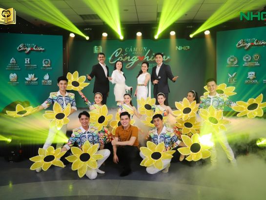 "Proud of you" is a bright energetic song that closed the emotional 2021 Teacher Award program.
