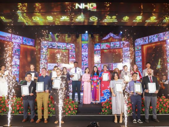 16 foreign teachers win the Inspiration Title of Teacher Award 2022. 