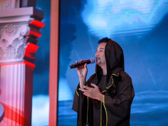 Singer Hoang Bach's performance of "Mary, did you know?"