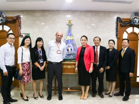 Vào ngày 21/11/2016, NHG và Hội đồng Anh ký kết hợp tác về việc NHG trở thành tổ chức khảo thí IELTS của BC, bắt đầu quá trình đánh giá và nâng cao chất lượng giảng dạy Anh ngữ trên toàn hệ thống giáo dục.