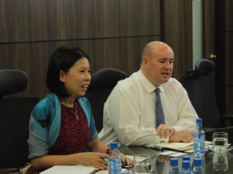 Ban lãnh đạo NHG tiếp đón ngài Neil James, Phó Tổng Lãnh sự quán Anh, tại văn phòng NHG ngày 8/6/2016.