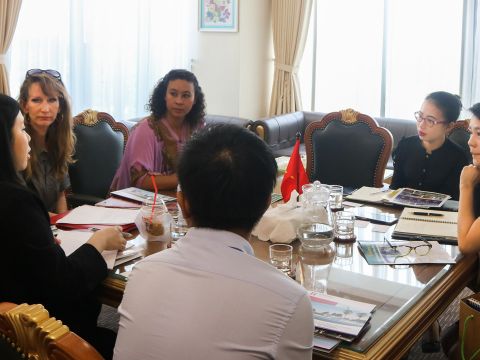Đại diện SUNY - Bà Aleta Anthony – Giám đốc tuyển sinh quốc tế, Đại học Brockport (The College at Brockport), bà Ann Gogerty – Chuyên viên hợp tác quốc tế thuộc văn phòng giáo dục quốc tế và chiến lược toàn cầu, Đại học Albany (University at Albany) và bà Carleen Ben – Chuyên viên tuyển sinh quốc tế, Đại học Old Westbury làm việc với iStudent vào sáng ngày 22/2/2017.