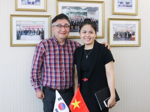 CEO của NHG tiếp đón đại diện ĐH Sogang, Hàn Quốc thăm và làm việc với Tập đoàn ngày 24/11/2016.