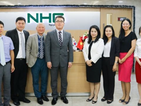 Ngày 19/12/2016, Ban Quan hệ Quốc tế NHG làm việc với ĐH Konkuk, Hàn Quốc, dẫn đầu bởi Ông Chan Hee Park, Phó Chủ tịch phụ trách đối ngoại của ĐH Konkuk. Buổi gặp gỡ là tiền đề cho hợp tác chiến lược giữa Konkuk và NHG.