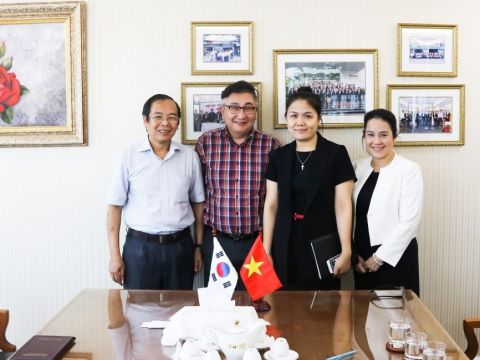 CEO của NHG tiếp đón đại diện ĐH Sogang, Hàn Quốc thăm và làm việc với Tập đoàn ngày 24/11/2016.
