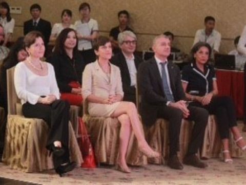 HBU ký kết hiệp định hợp tác với Học viện Mỹ thuật LABA, Ý, ngày 6/6/2016.