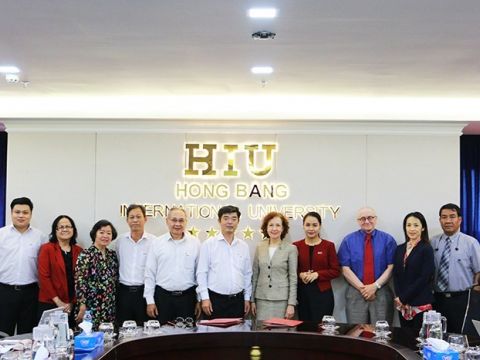 The signing ceremony of training cooperation between Hong Bang International University and Felician University