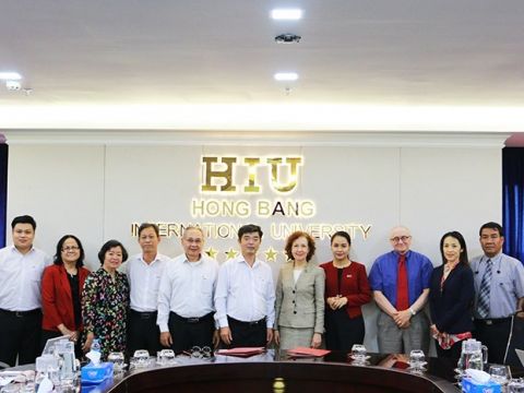 Lãnh đạo của Trường Đại học Quốốc tế Hồng Bàng và lãnh đạo của Trường Đại học Felician – Hoa Kỳ trong buổi lễ ký kết.