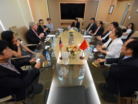 Lãnh đạo NHG và các lãnh đạo cấp cao của Microsoft tại buổi làm việc tại văn phòng NHG ngày 15.6.2017