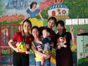Giáo viên Trường Mầm non Quốc tế Saigon Academy (SGA), IEC Quảng Ngãi cùng các bạn nhỏ tại cô nhi viện Phú Hòa.
