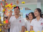 Học sinh SNA hái lộc tại viện dưỡng lão Xuân Lộc - như một món quà đầu Xuân cảm ơn từ viện.