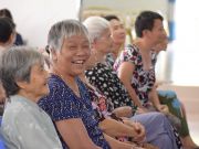 Những nụ cười rạng rỡ của các cụ bà tại viện dưỡng lão tình thương Xuân Lộc, Đồng Nai tại chương trình thăm và tặng quà Tết của hệ thống NHG.