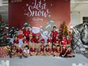 Ngày 17-12, toàn trường iSchool Bạc Liêu sôi động bởi đợt quyên góp vật dụng, quần áo, nhu yếu phẩm cho chương trình “Noel ấm áp”.