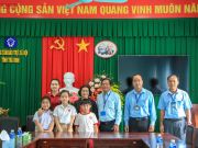 Đoàn thiện nguyện trường iSchool Trà Vinh đã nhận được sự giúp đỡ rất lớn từ anh, chị, cô, chú cán bộ tại Trung tâm