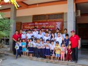 Đến thăm và tặng quà cho trẻ mồ côi tại Tịnh xá Ngọc Vạn, huyện Vạn Ninh.