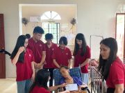 Giáo viên và học sinh thăm hỏi và trao quà cho các thương binh, bệnh binh, thân nhân liệt sĩ
